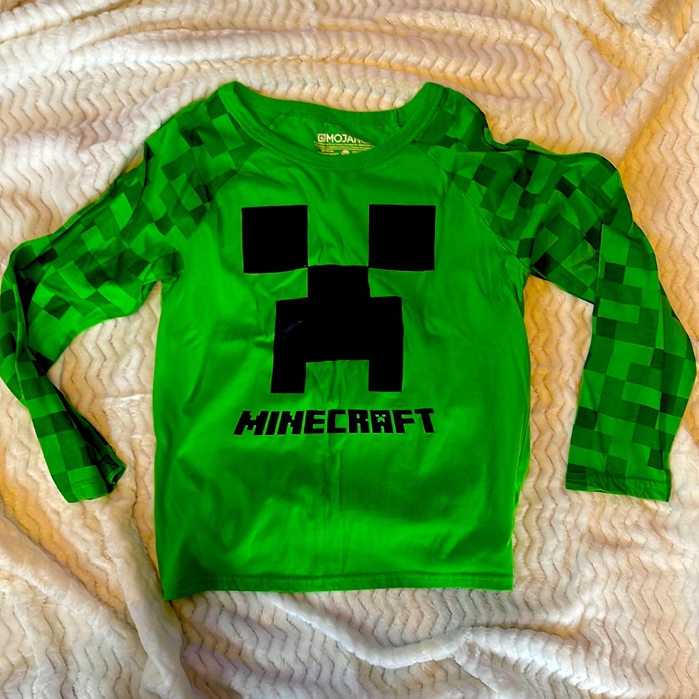 Boys Minecraft long-sleeve tee- Size small